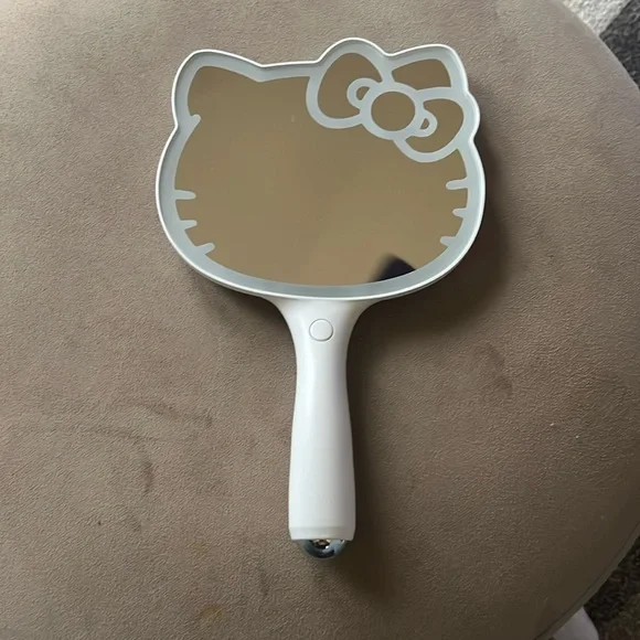 Hello kitty Impressions White LED Hand Mirror - Picture 2 of 5